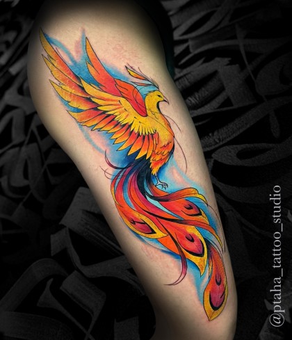 феникс в цвете бедро